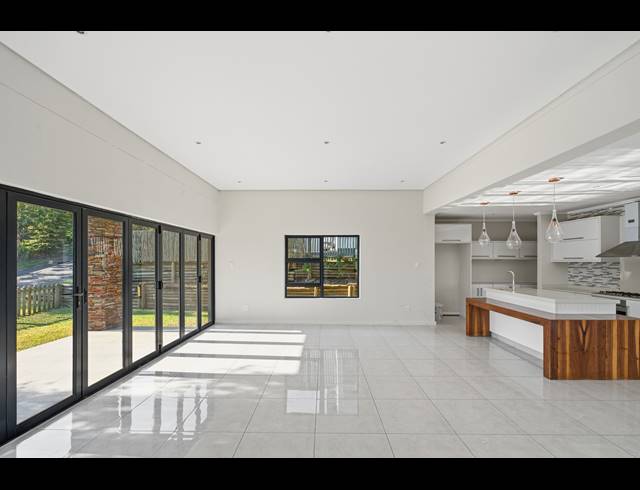 4 BEDROOM HOUSE FOR SALE IN PALM LAKES ESTATE